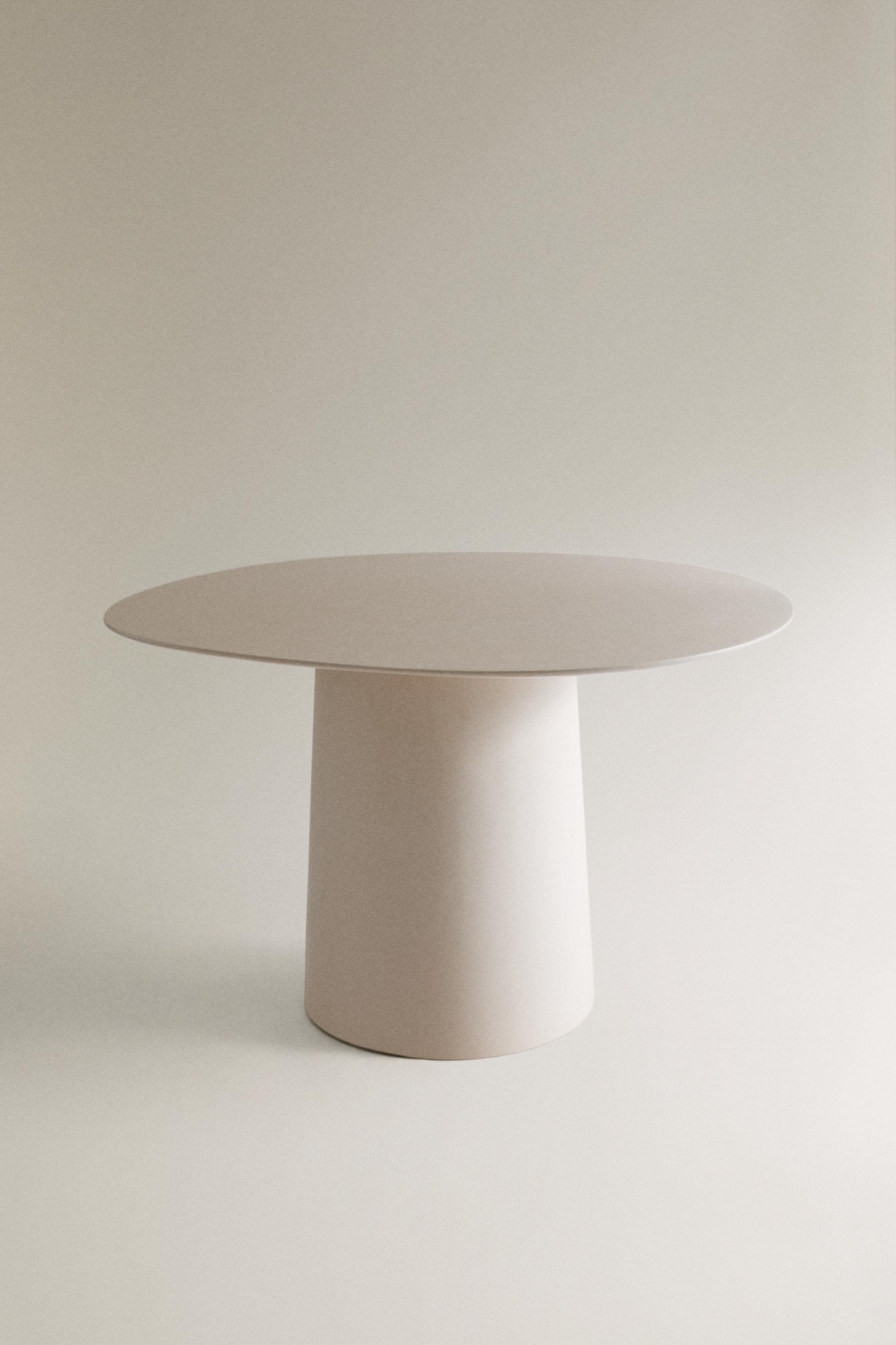 ROUND CEMENT OUTDOOR TABLE